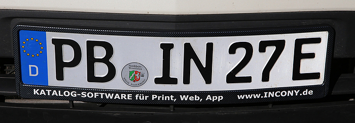 Das E rechts im Nummernschild erwirkt in einigen Städten kostenloses Parken