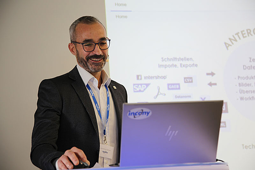 Redner Jorge Bernad beim PIM-Forum
