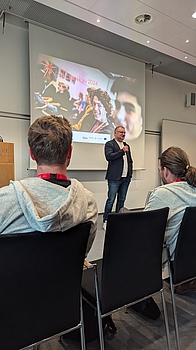 Die Eröffnungsrede von  Dr. Jochen Viehoff dem Geschäftsführer des HNFs