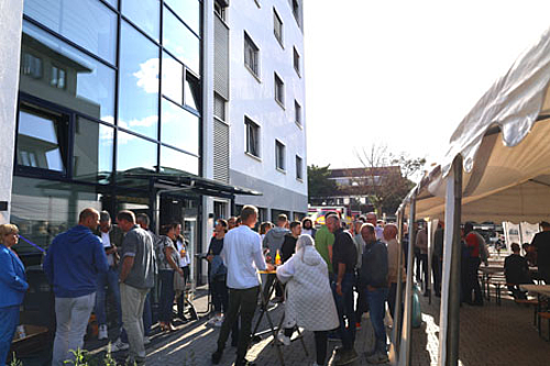 Umzugsparty von INCONY bei bestem Wetter