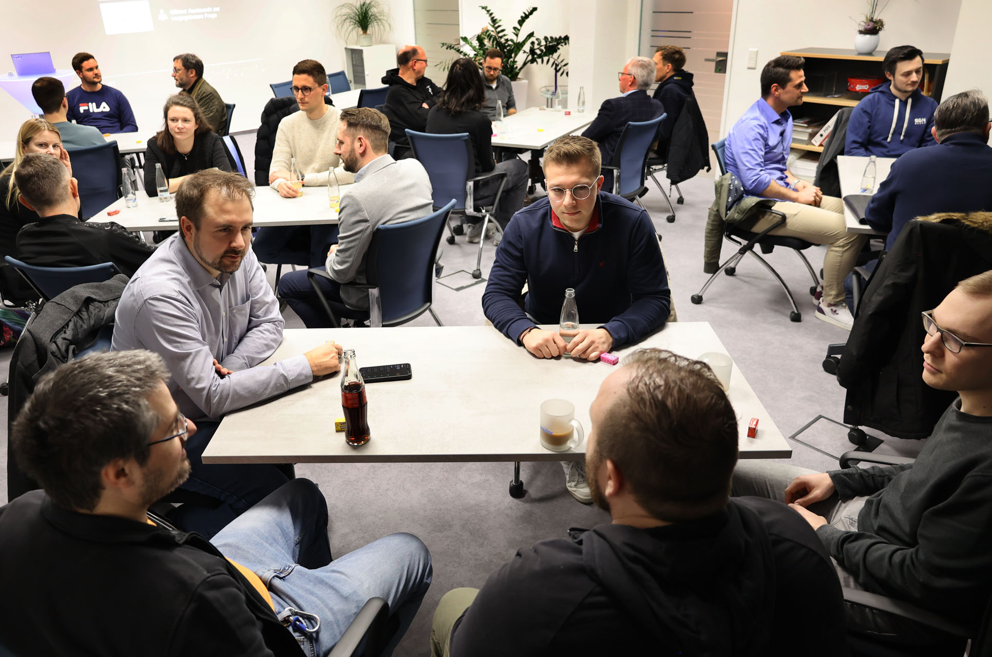 Erfahrungsaustausch und Diskussionen beim KI-Meetup